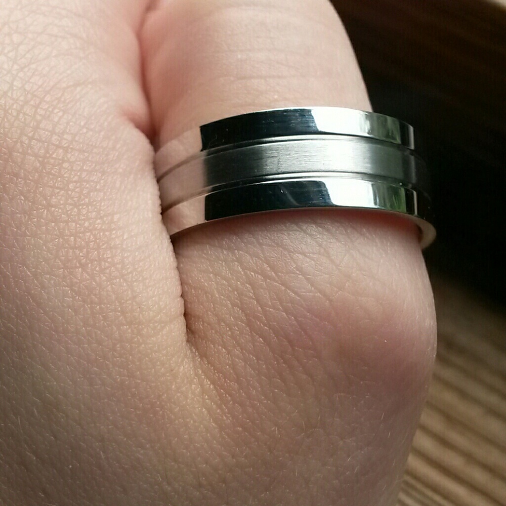 *NWOT* Men's Stainless Steel Wedding Ring